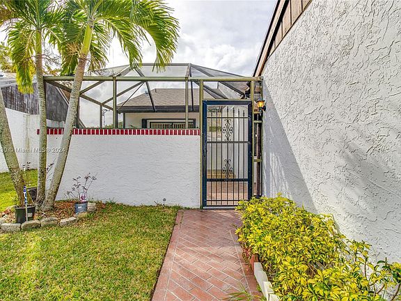 2nd image of 6343 W Pinehurst Cir W #D36