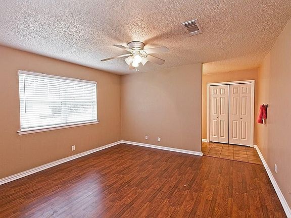 4th image of 5313 Scott Dr