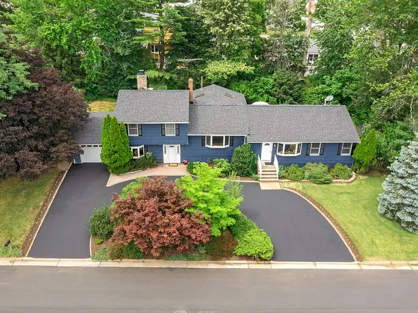 48 Frost Ave W, Edison, NJ 08820
