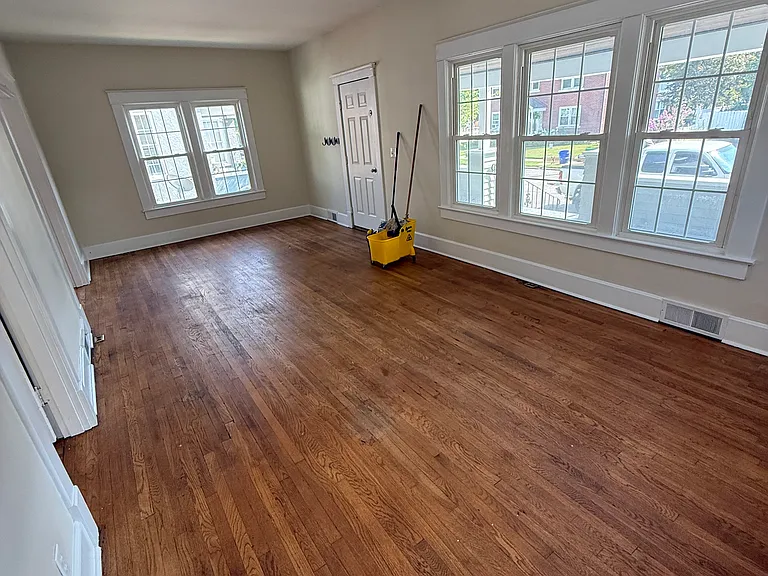 720 Seminary St — Photo 2