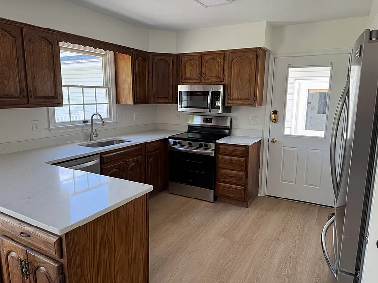 2335 Elderberry Ln — Photo 5