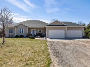 7997 218th Ave, Martelle, IA 52305