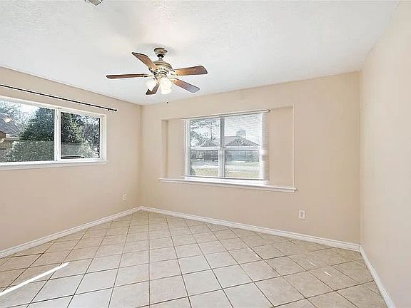 2nd image of 2621 Pickerton Dr
