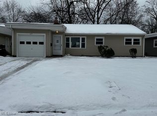 1697 Hawthorne Dr, Mayfield Heights, OH 44124