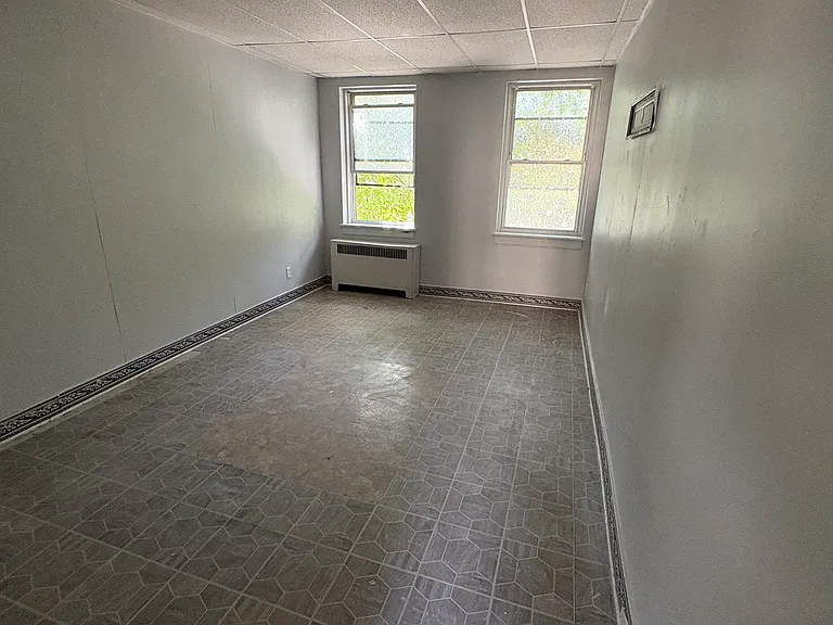 25 E 4th St #2 — Photo 1