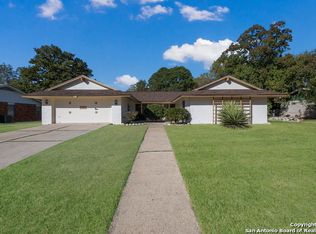 417 Spaceway Dr, Windcrest, TX 78239