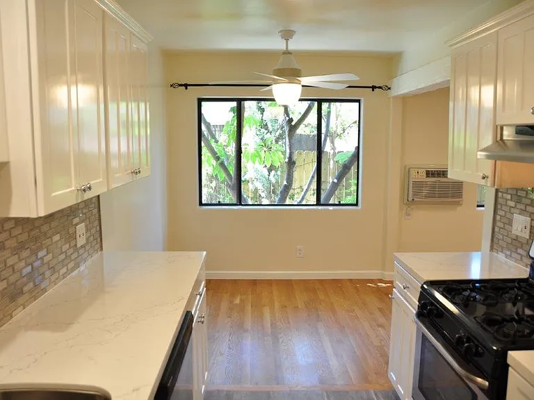 828 N Martel Ave #2 — Photo 22