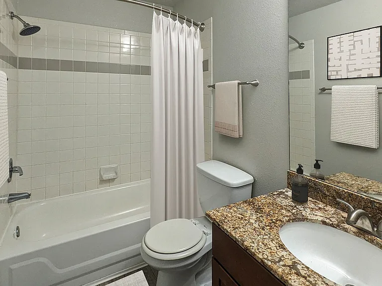 Vue at 1400 — Photo 30