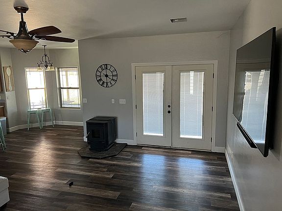 4th image of 218 E Saddlehorn Dr