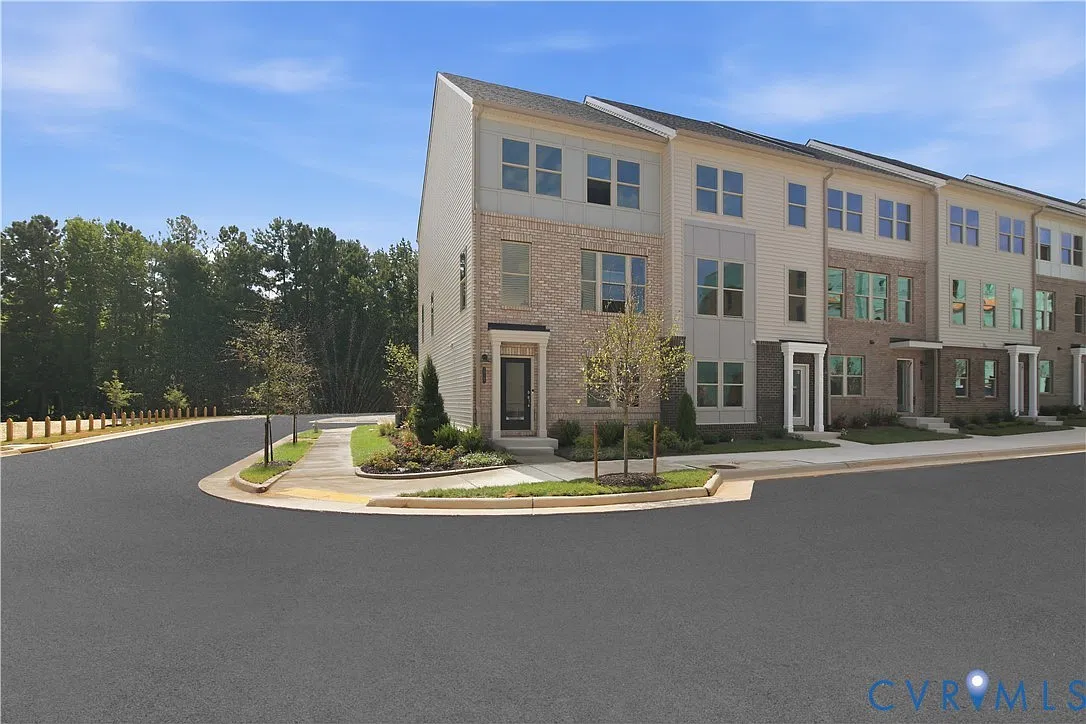 4 bed, 1943 sqft, $2,850 — Photo 1