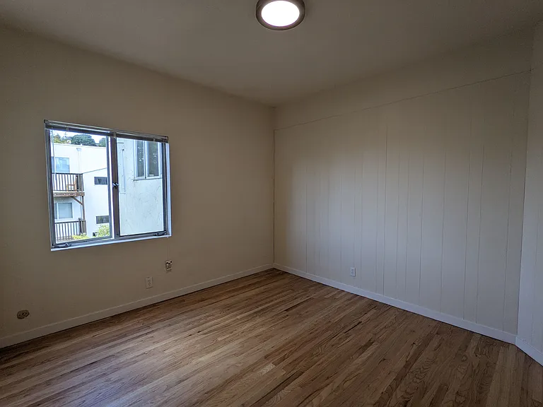 2541-2569 Le Conte Ave — Photo 34
