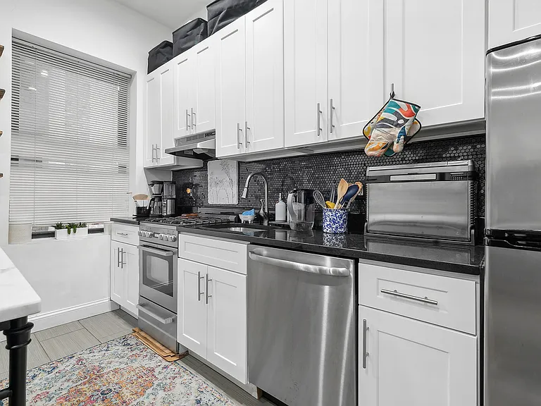 330 W 85th St #1G — Photo 4