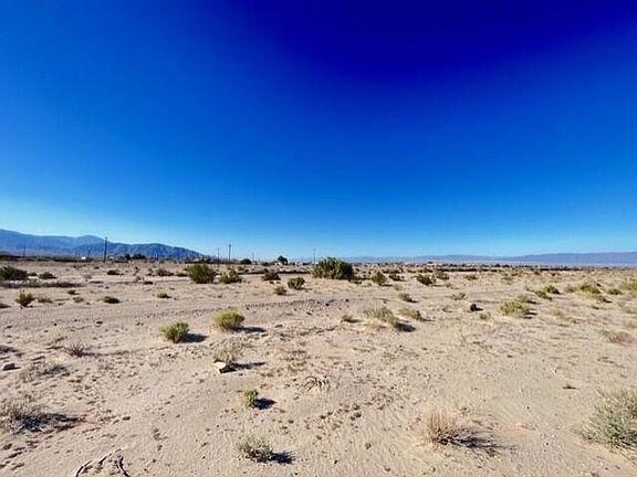 5th image of 2641 Desert Dr