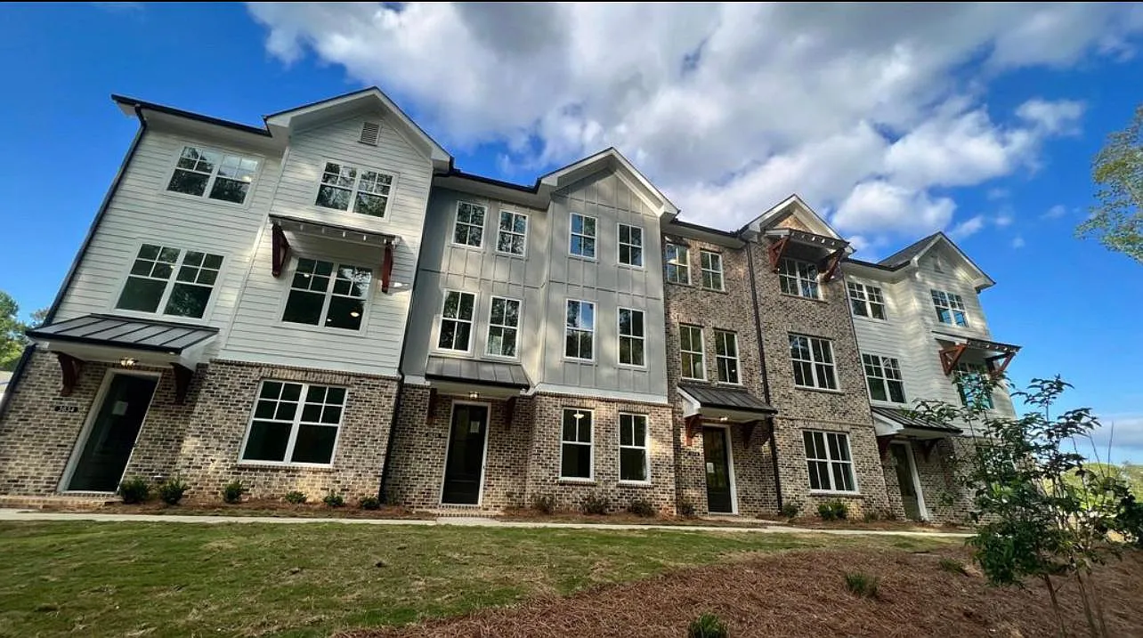 4 bed, 3.5 bath, 2220 sqft, $3,200 — Photo 1