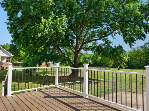 704 Redwood Cir, Columbia, TN 38401