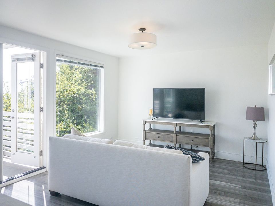 1st image of 77 Bulkley Ave #3