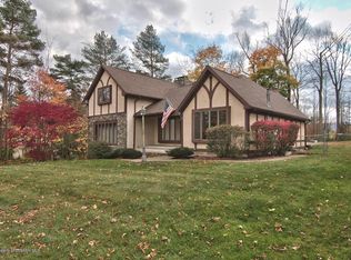 1 Pauline Dr, Clarks Summit, PA 18411