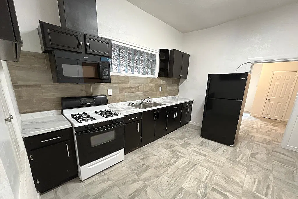 3 bed, 1040 sqft, $1,150 — Photo 4