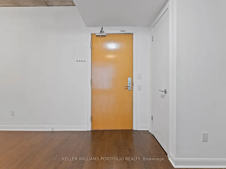 375 King St W #1805 — Photo 4