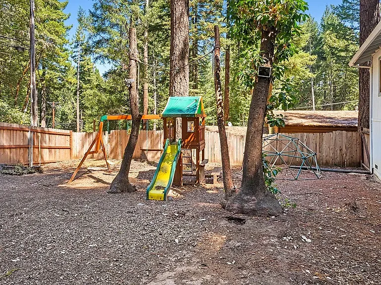 24189 Birch Pl — Photo 4