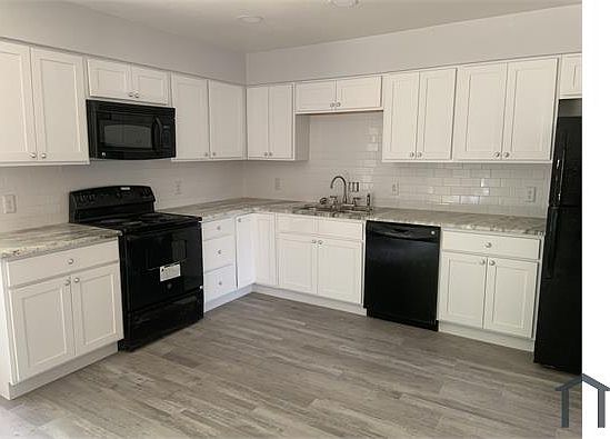 3rd image of 616 Sierra Blanca Dr
