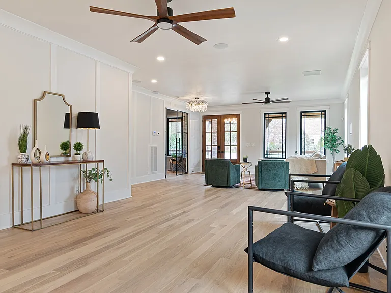 1240 Kenmore Pl — Photo 15