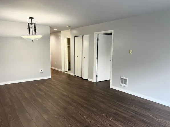 321 10th Ave S APT 704, Seattle, WA 98104