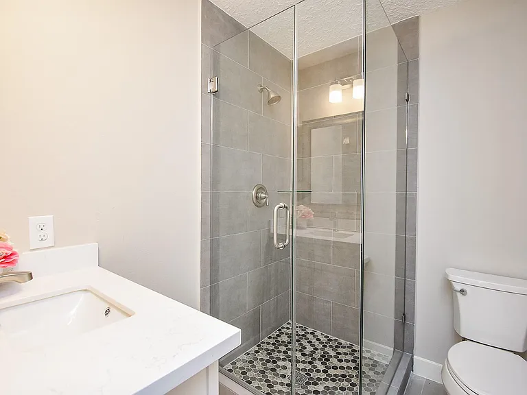 2835 Colony Dr — Photo 22