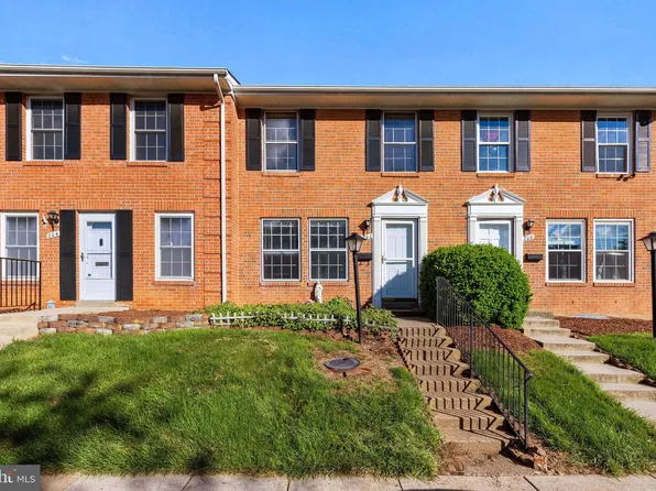 202 N Auburn Dr, Sterling, VA 20164