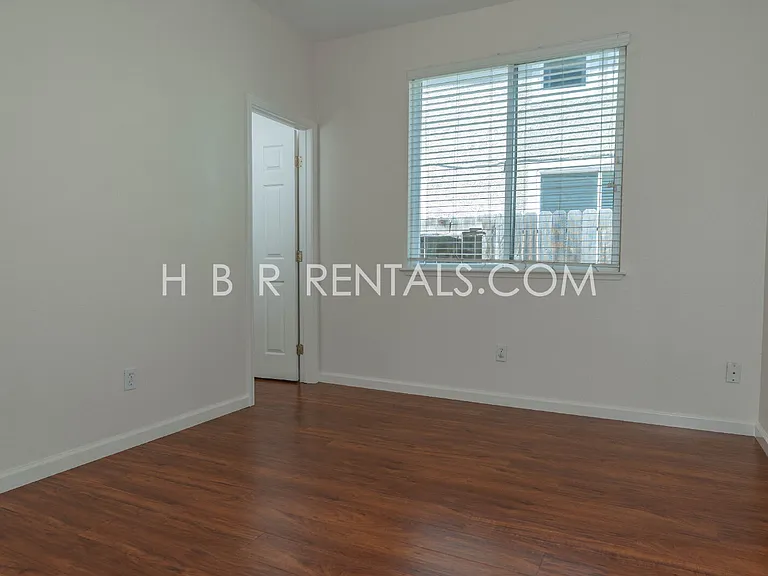 2417 Veneto Ln — Photo 14