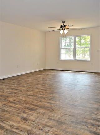 3rd image of 113 Amelia Ln