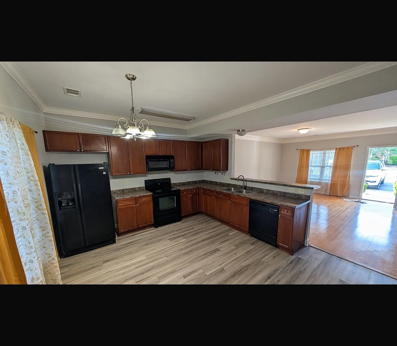 2 bed, 2.5 bath, 1320 sqft, $1,700 — Photo 1