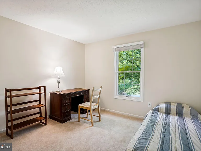 9708 Locust Hill Dr — Photo 31