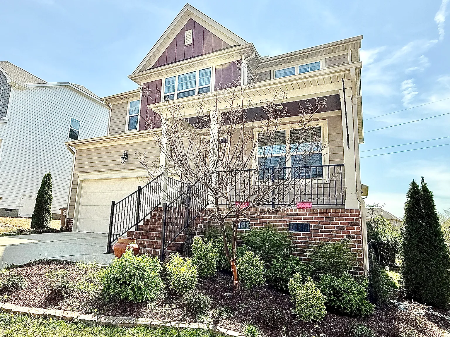 3 bed, 2.5 bath, 2313 sqft, $2,600 — Photo 1