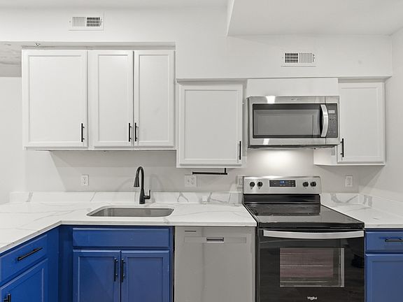 4th image of 48 S Carrollton Ave #2