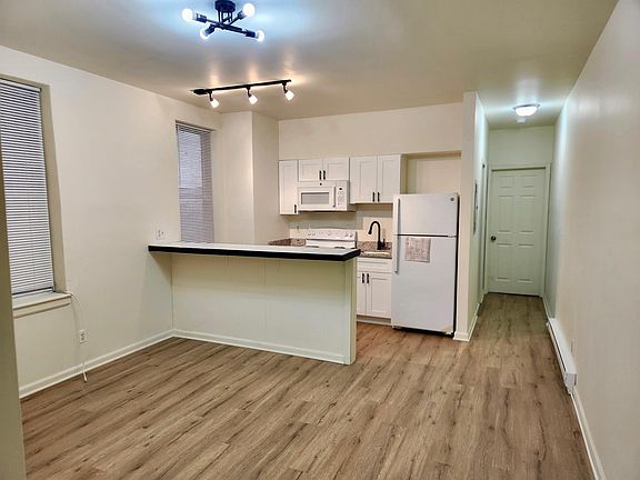 3rd image of 1814 W Ontario St Unit 1