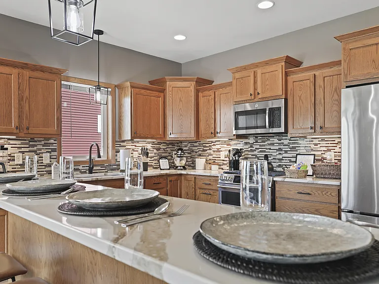 1016 Peterson Dr — Photo 17