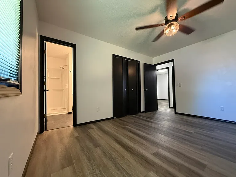 2627 E Verona St — Photo 15