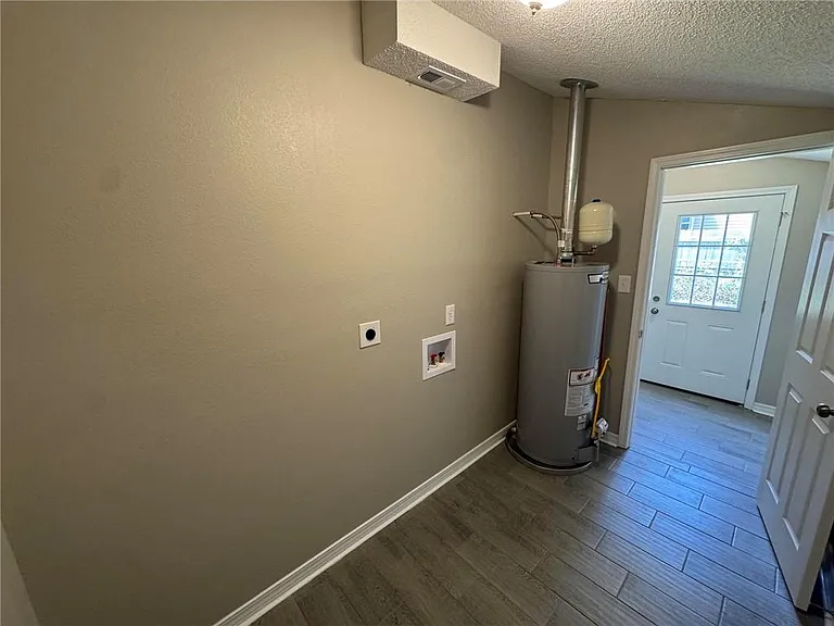 2120 Baker Rd — Photo 19