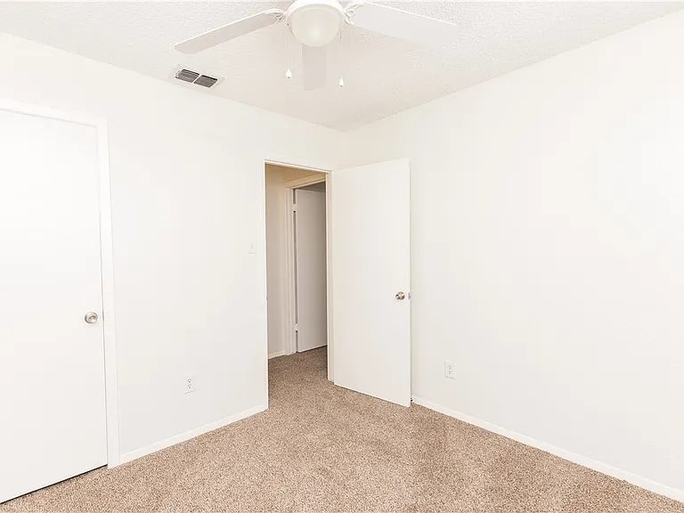 5133 Middlecoff Rd — Photo 20