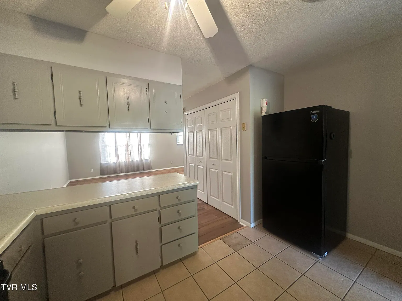 2 bed, 938 sqft, $1,000 — Photo 3
