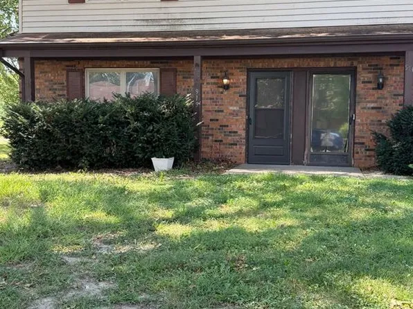 915 Belle Valley Dr, Belleville, IL 62220