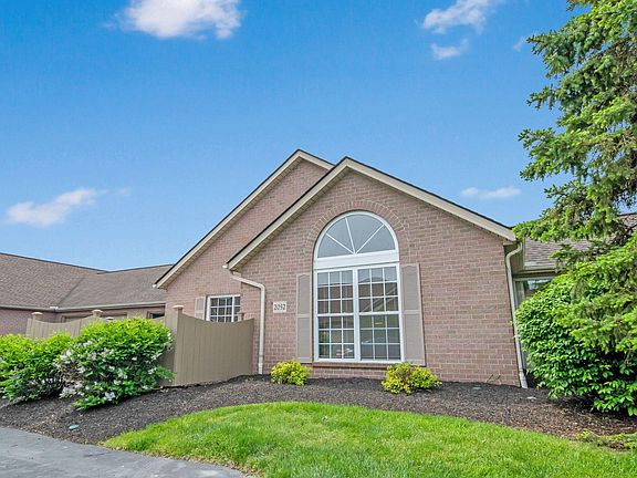 3rd image of 2052 Farmbrook Cir N