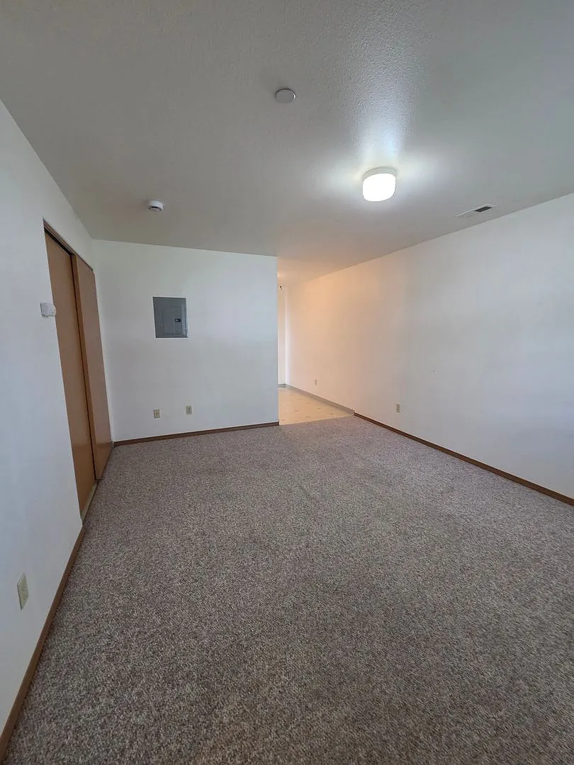 1830 W Crouse St — Photo 3