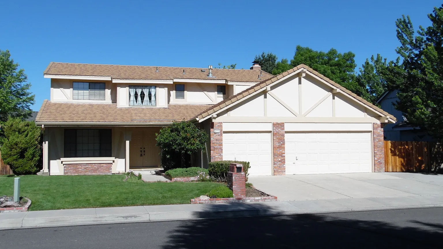 4775 Pinesprings Dr photo 1