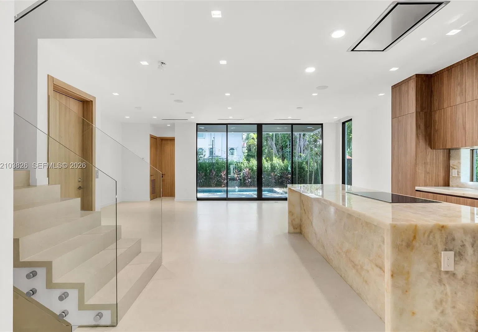 4 bed, 5.0 bath, 3400 sqft, $25,000 — Photo 4