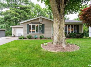918 32nd Avenue Ct, Moline, IL 61265