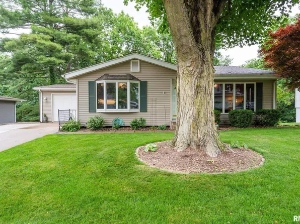 918 32nd Avenue Ct, Moline, IL 61265
