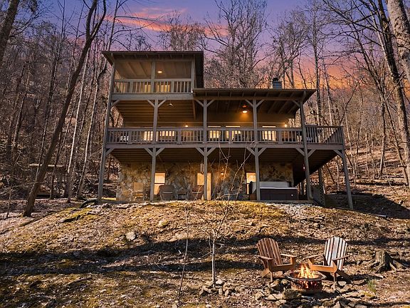 2nd image of 304 Ridge Cir