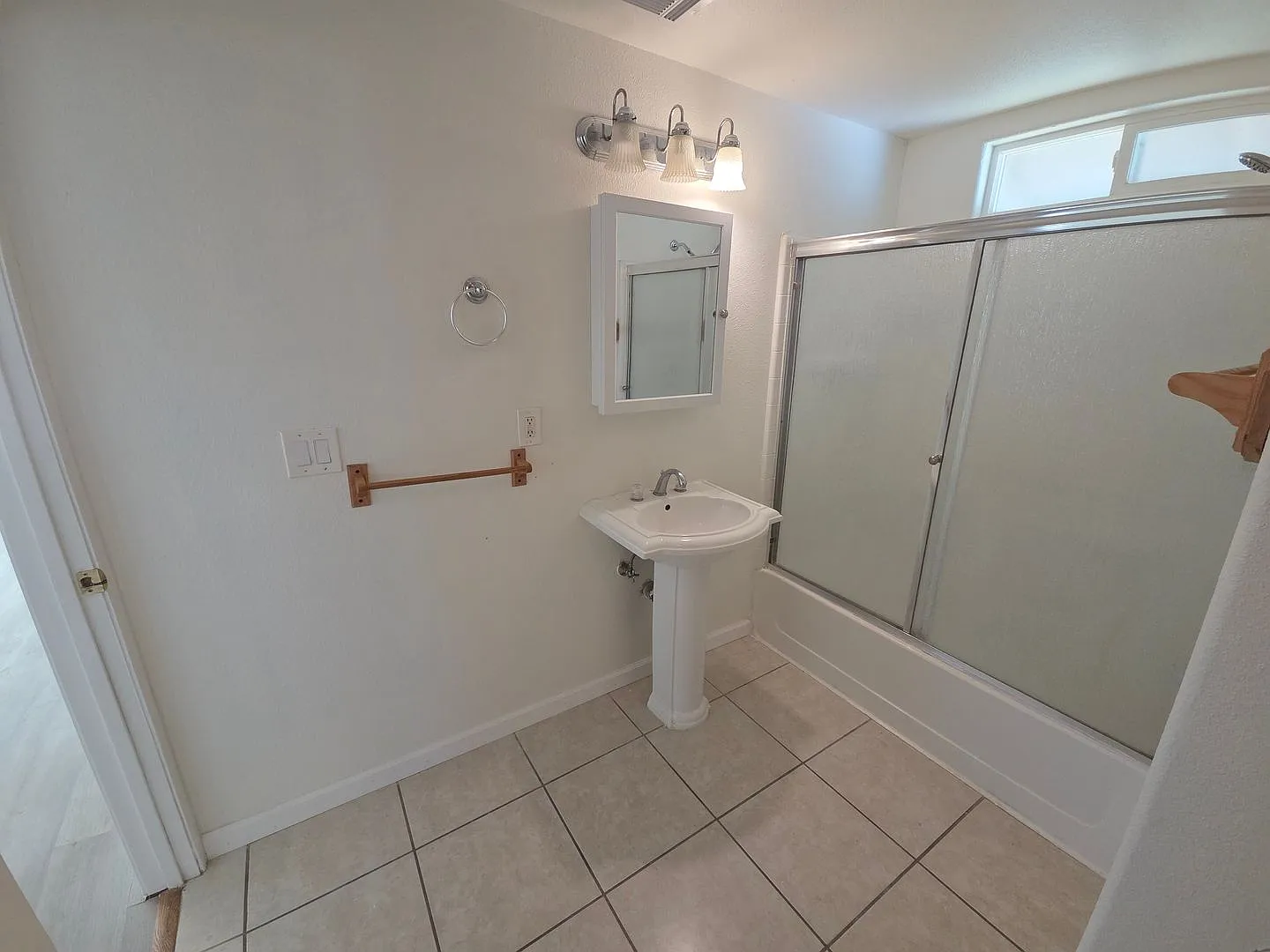 Charming 2 Bedroom Home for rent — Photo 4